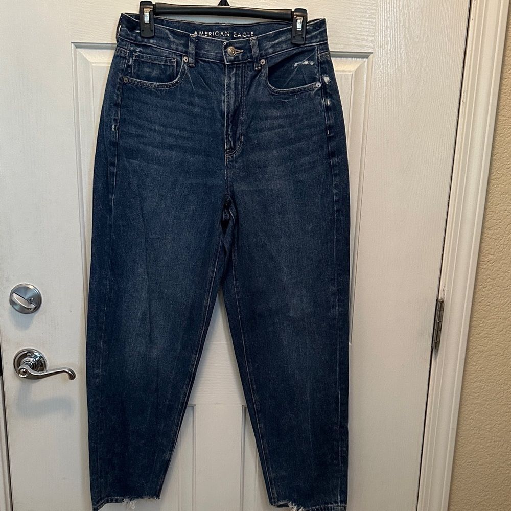 American Eagle Outfitters Relaxed Mom Jeans Medium Wash Distressed pockets/hem